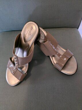 Deflex Stylish and comfortable wedge sandals ideal for casual wear. Wedge Heels